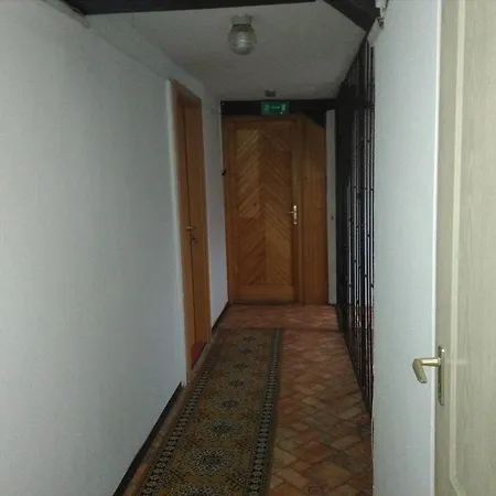 Thomylee Apartman *