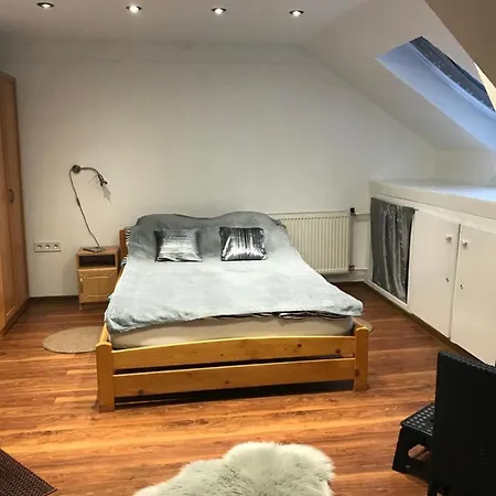 Thomylee Apartman *
