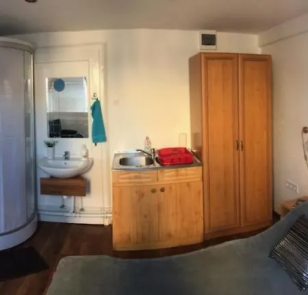 Thomylee Apartman *