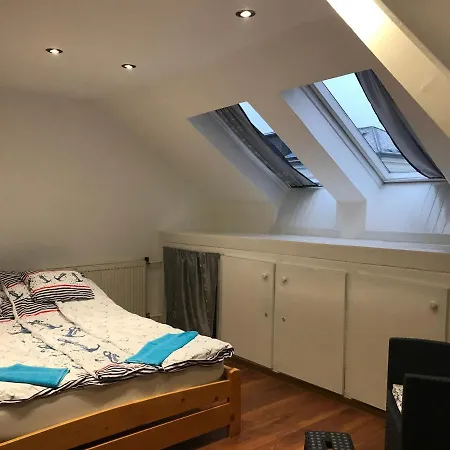 Thomylee Apartman *